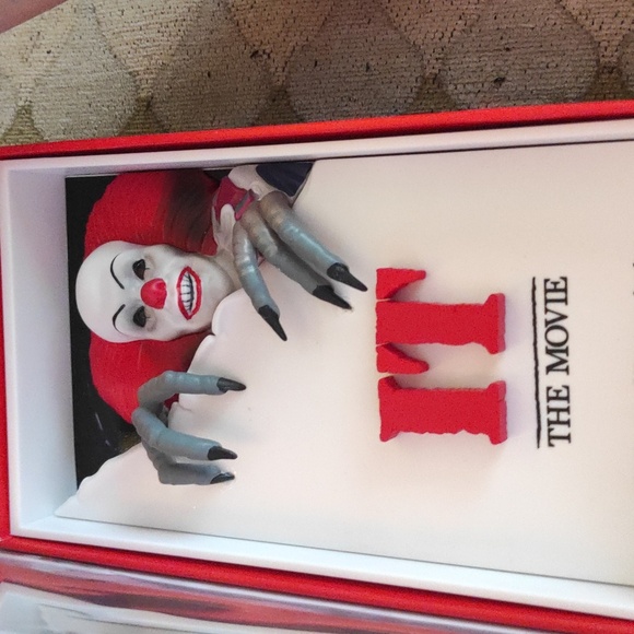 IT Pennywise VHS Wall Decor - Picture 3 of 4